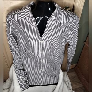 Women's  long sleeve button-down non-iron shirt.